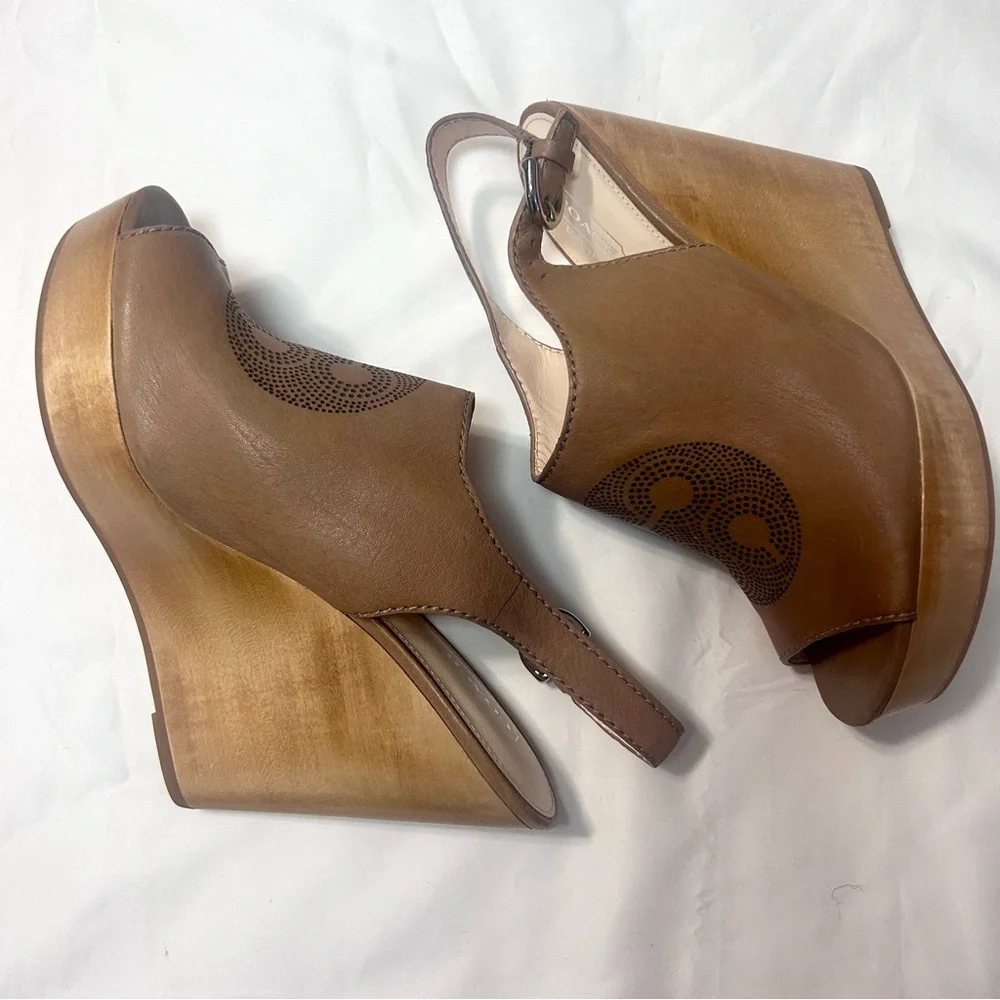 Coach Jade Beige Leather Wedge Sandals.8B - Picture 12 of 16